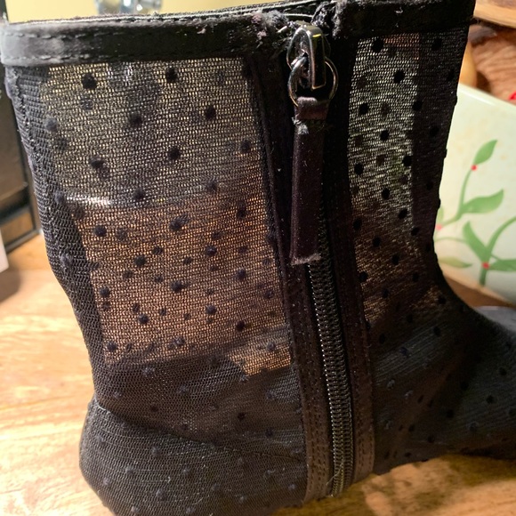 Woman’s Zara basics collection. Low heel. Gently used. Satin material on front. - Picture 3 of 6